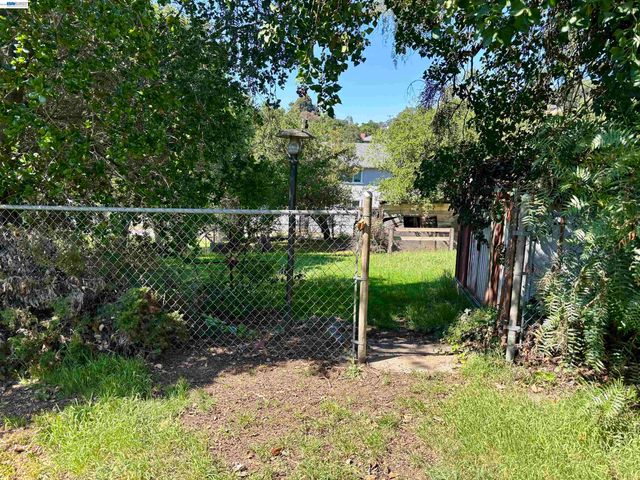 4101 Mountain View Ave, Oakland, CA 94605