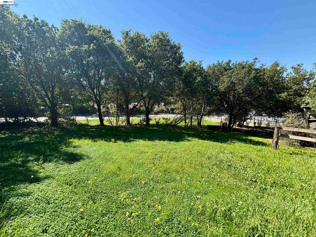 4101 Mountain View Ave, Oakland, CA 94605