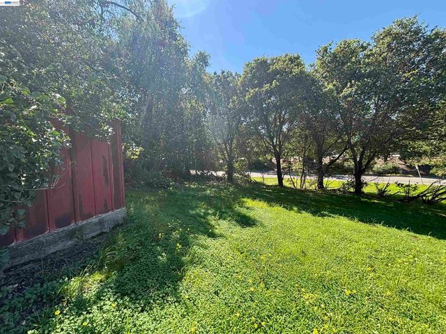 4101 Mountain View Ave, Oakland, CA 94605