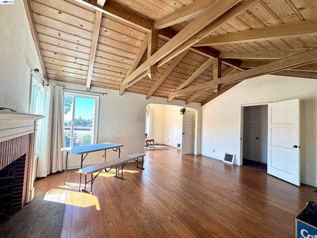 4101 Mountain View Ave, Oakland, CA 94605