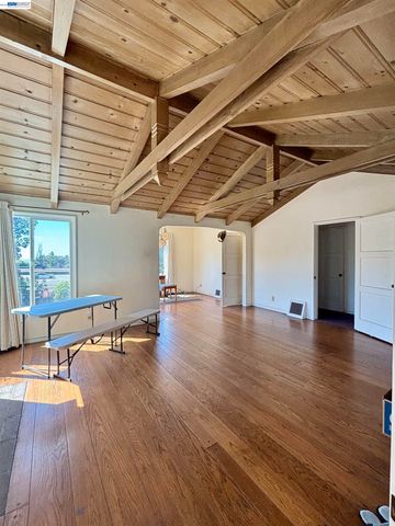 4101 Mountain View Ave, Oakland, CA 94605