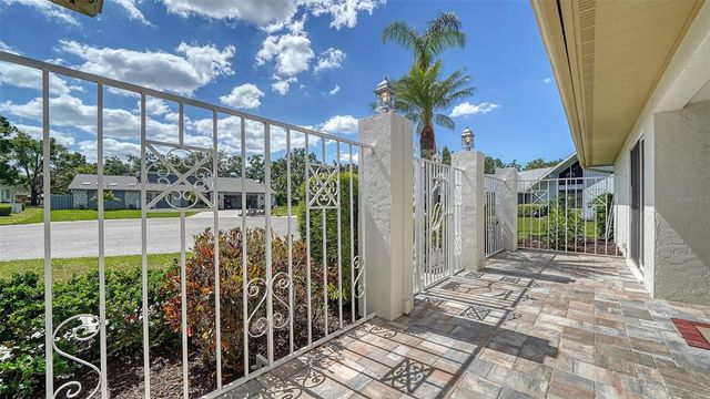 3572 FERNDELL, Sarasota, FL 34235