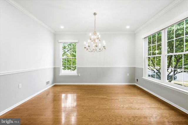 6 VALLEY STREAM PL, Barnegat, NJ 08005
