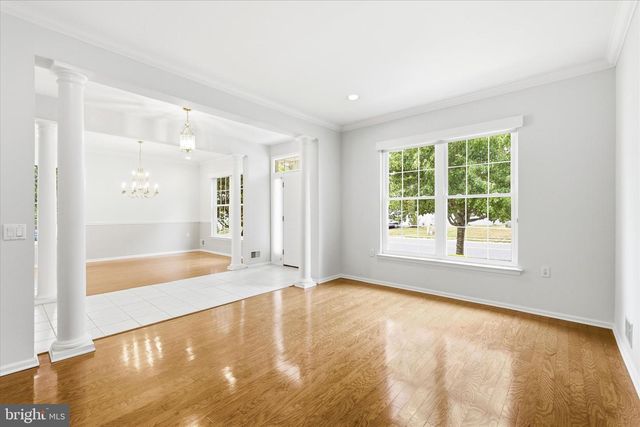 6 VALLEY STREAM PL, Barnegat, NJ 08005