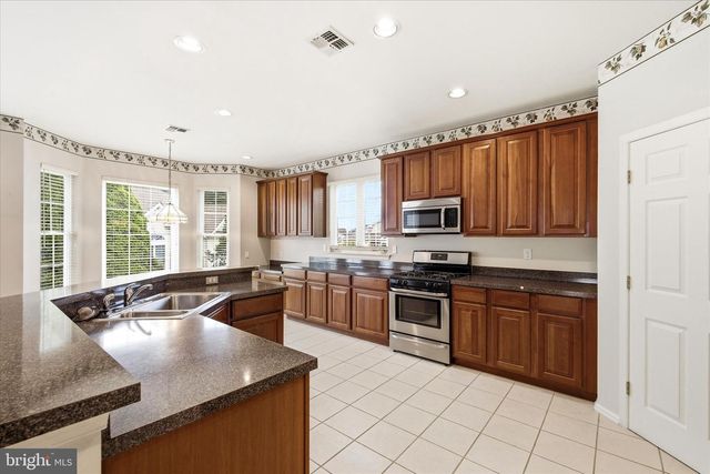 6 VALLEY STREAM PL, Barnegat, NJ 08005