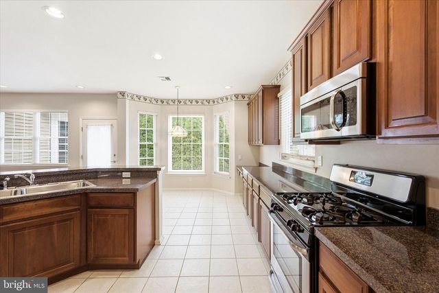 6 VALLEY STREAM PL, Barnegat, NJ 08005