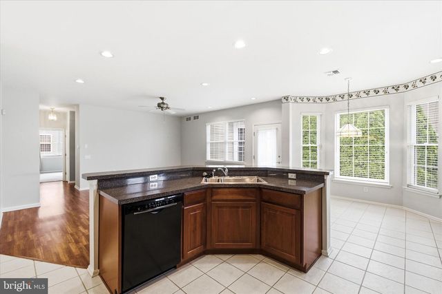 6 VALLEY STREAM PL, Barnegat, NJ 08005