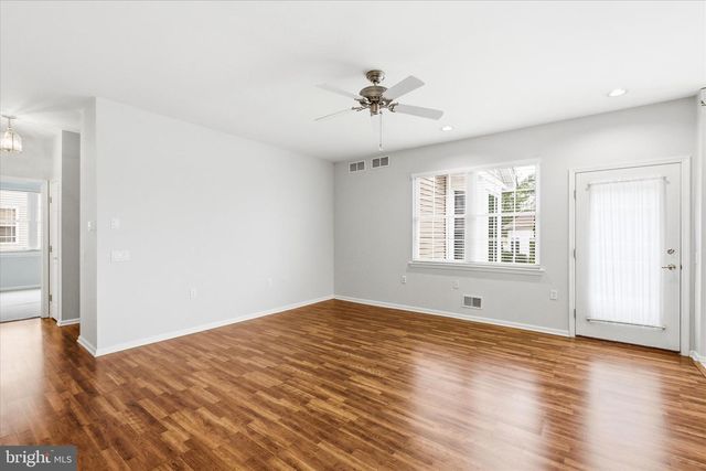 6 VALLEY STREAM PL, Barnegat, NJ 08005