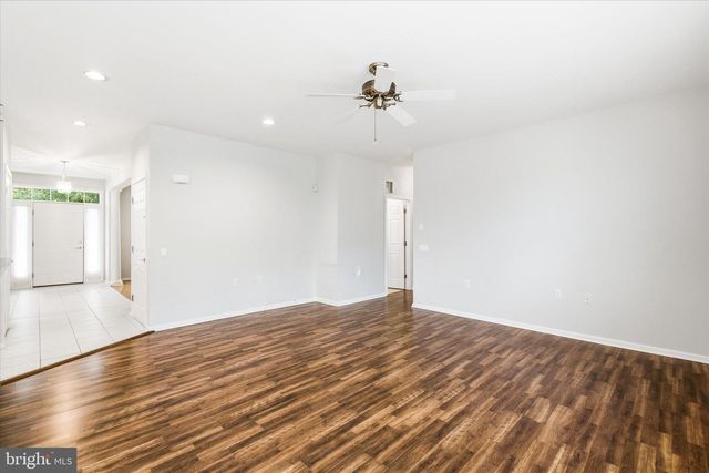 6 VALLEY STREAM PL, Barnegat, NJ 08005