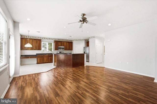 6 VALLEY STREAM PL, Barnegat, NJ 08005