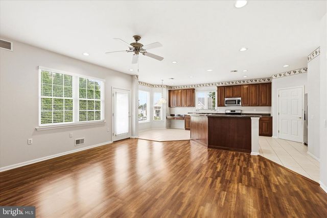 6 VALLEY STREAM PL, Barnegat, NJ 08005