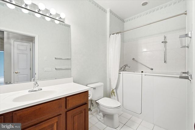 6 VALLEY STREAM PL, Barnegat, NJ 08005