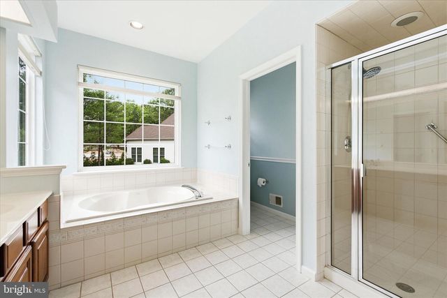6 VALLEY STREAM PL, Barnegat, NJ 08005
