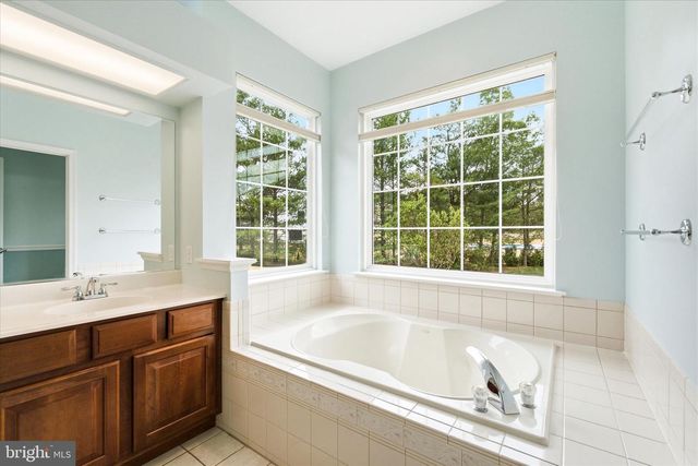 6 VALLEY STREAM PL, Barnegat, NJ 08005