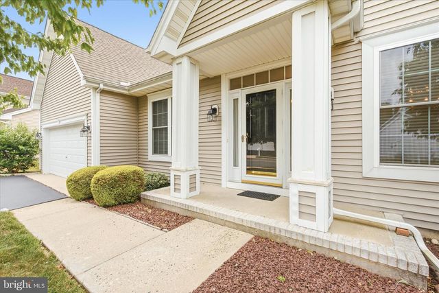 6 VALLEY STREAM PL, Barnegat, NJ 08005