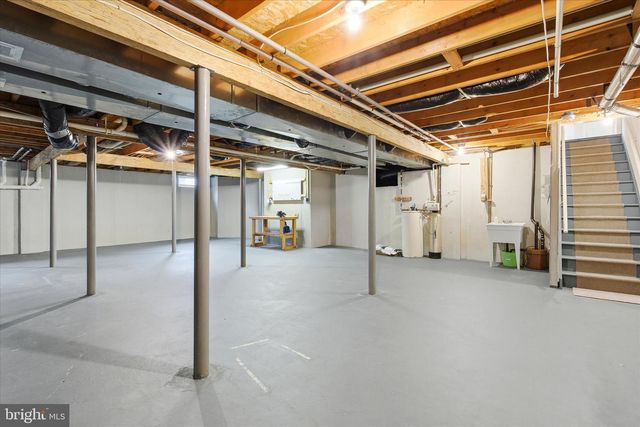 6 VALLEY STREAM PL, Barnegat, NJ 08005