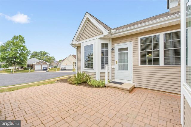 6 VALLEY STREAM PL, Barnegat, NJ 08005