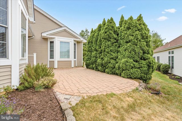 6 VALLEY STREAM PL, Barnegat, NJ 08005