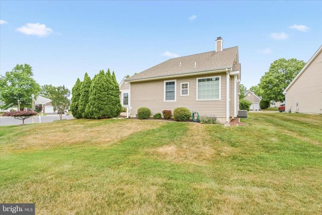 6 VALLEY STREAM PL, Barnegat, NJ 08005