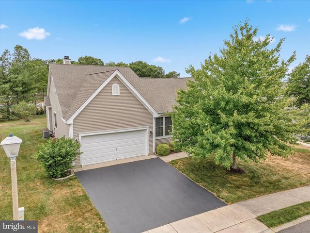 6 VALLEY STREAM PL, Barnegat, NJ 08005