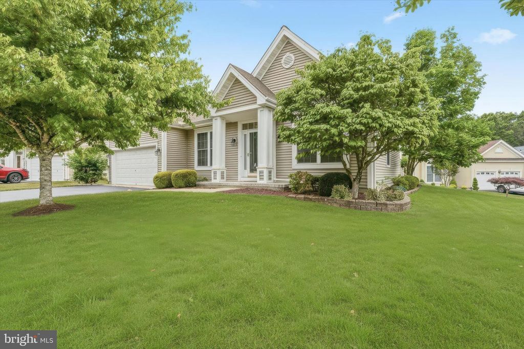 6 VALLEY STREAM PL, Barnegat, NJ 08005