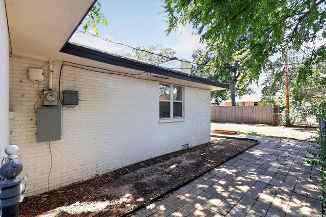 1912 Brighton Avenue, The Village, OK 73120