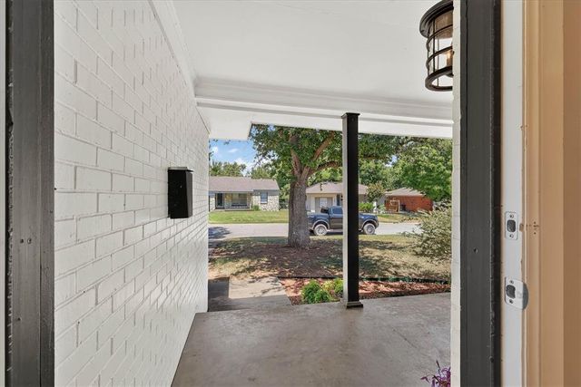 1912 Brighton Avenue, The Village, OK 73120