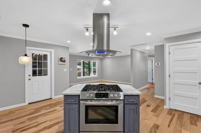 1912 Brighton Avenue, The Village, OK 73120