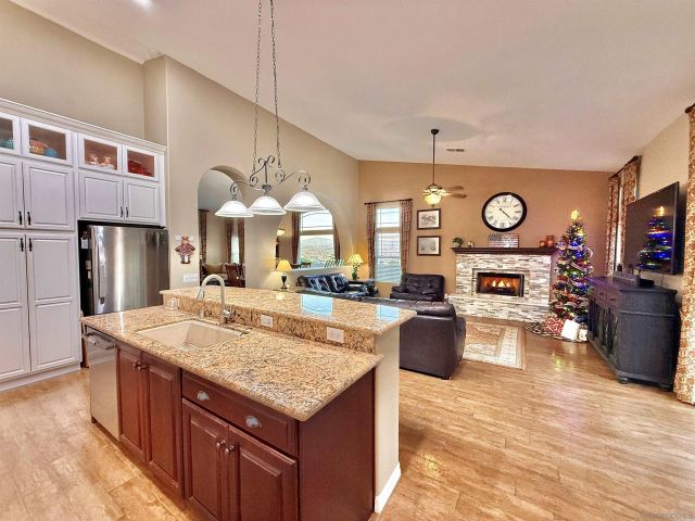 1623 Swallow Dr, El Cajon, CA 92020