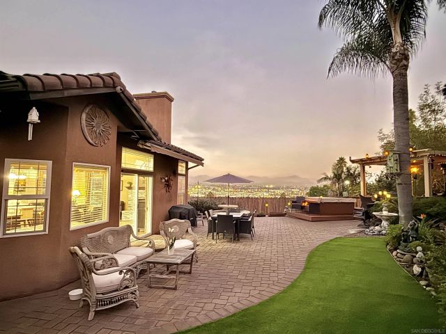 1623 Swallow Dr, El Cajon, CA 92020