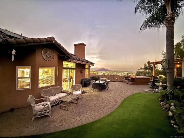 1623 Swallow Dr, El Cajon, CA 92020