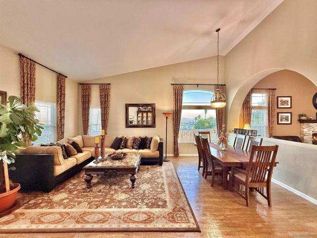 1623 Swallow Dr, El Cajon, CA 92020