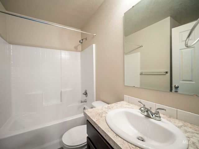 17546 N Newdale Ave, Nampa, ID 83687