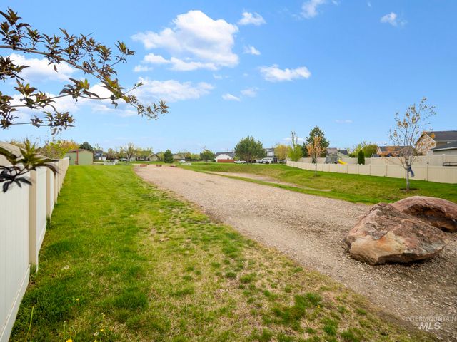 17546 N Newdale Ave, Nampa, ID 83687