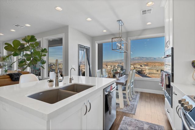 3461 E BARREL ROLL DR, St. George, UT 84790