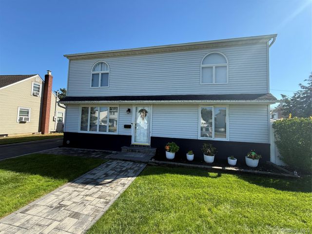 1626 Paula Lane, East Meadow, NY 11554