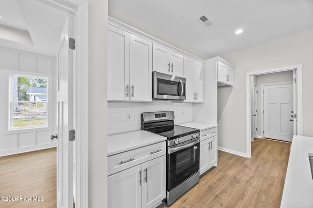 406 Alice Lane, Burgaw, NC 28425