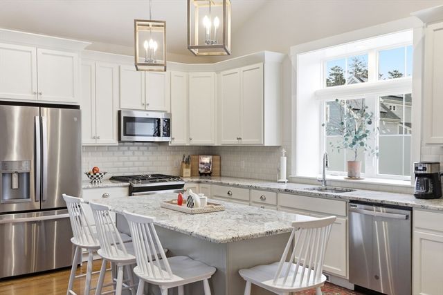 88 White Clover Trl, Plymouth, MA 02360