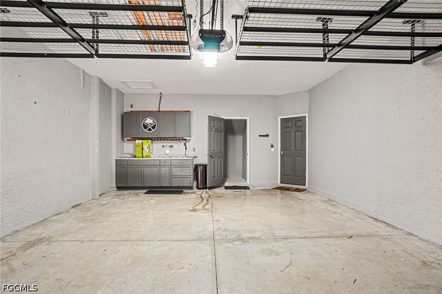 2065 Cape Heather CIR, Cape Coral, FL 33991