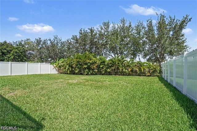 2065 Cape Heather CIR, Cape Coral, FL 33991