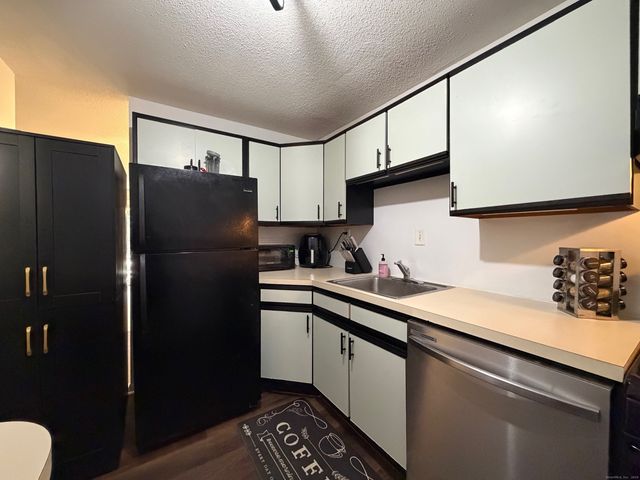 131 Williamstown Court 131, Newington, CT 06111