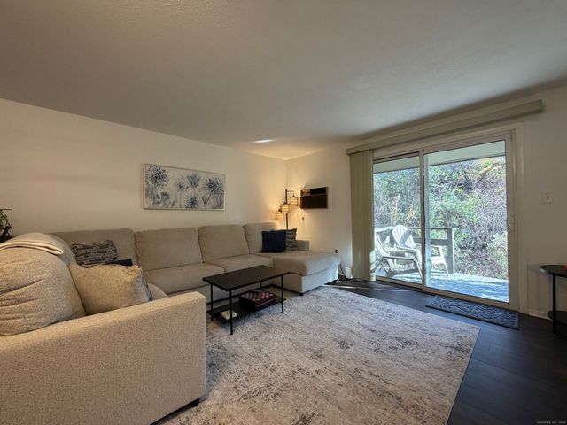 131 Williamstown Court 131, Newington, CT 06111