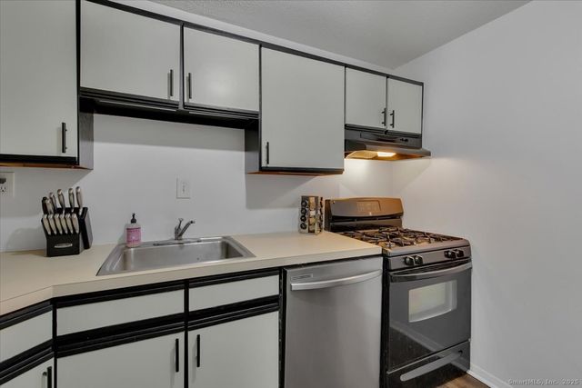 131 Williamstown Court 131, Newington, CT 06111