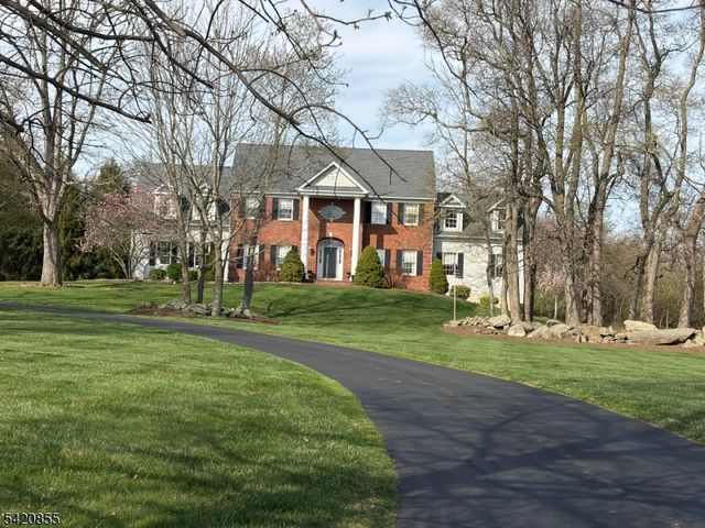 7 General Morgan Lane, Lebanon Twp., NJ 08826