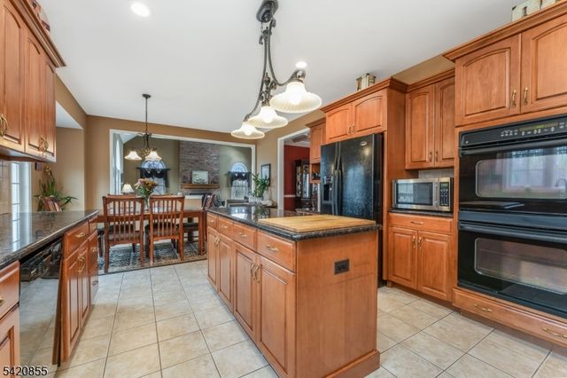 7 General Morgan Lane, Lebanon Twp., NJ 08826