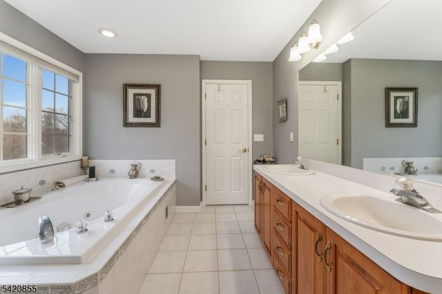 7 General Morgan Lane, Lebanon Twp., NJ 08826