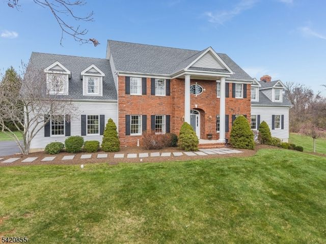 7 General Morgan Lane, Lebanon Twp., NJ 08826