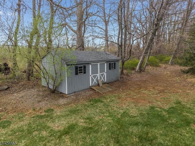 7 General Morgan Lane, Lebanon Twp., NJ 08826