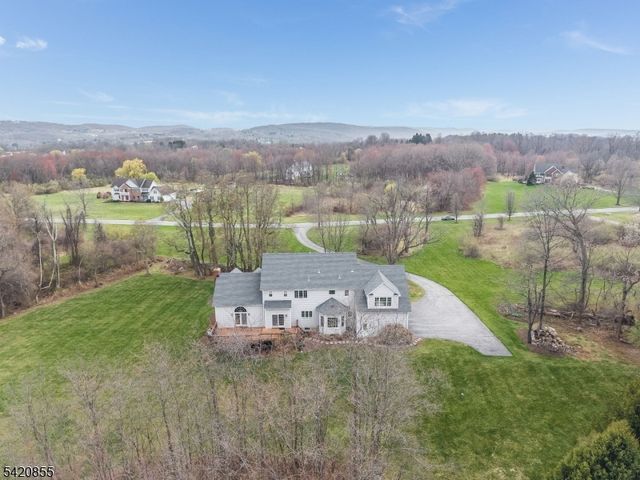 7 General Morgan Lane, Lebanon Twp., NJ 08826