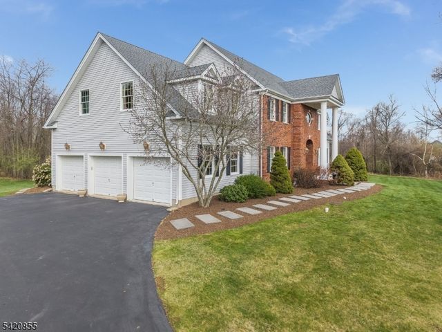 7 General Morgan Lane, Lebanon Twp., NJ 08826